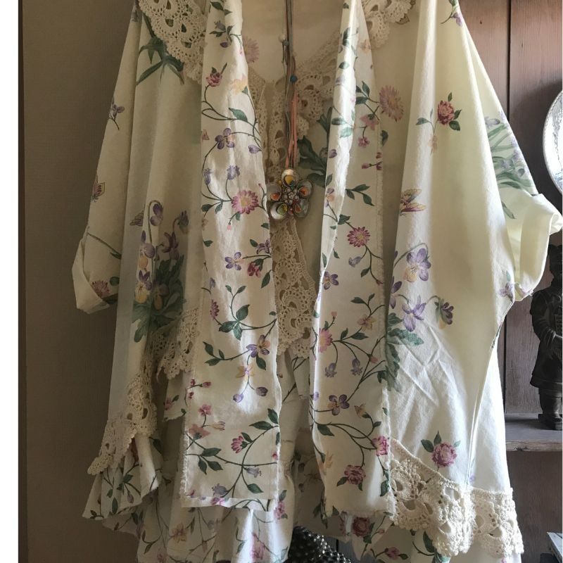 Floral kimono with vintage doily collar